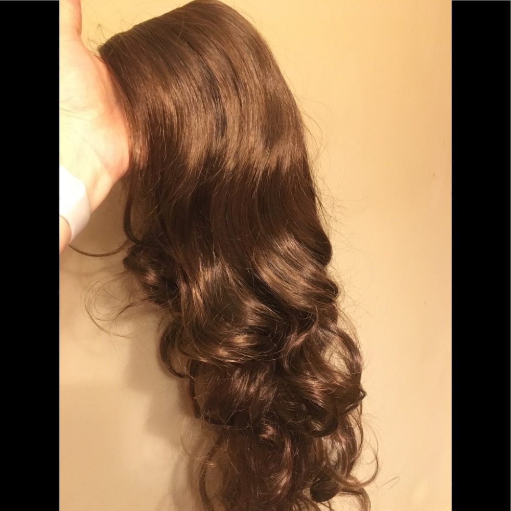 Brown wig